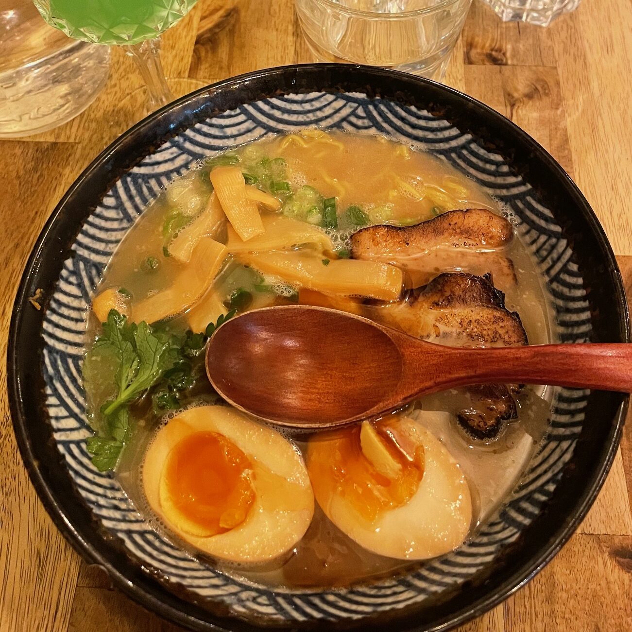 Photos d'un plat de nouilles chez Neko Ramen