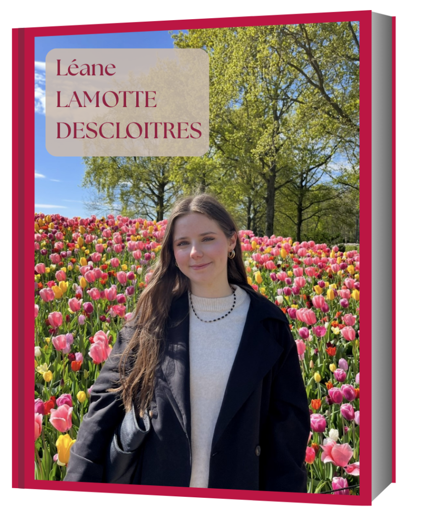 Portrait de Leane devant un champ de fleurs